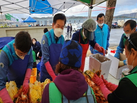 [NSP PHOTO]포스코 기업시민프렌즈, 포항 연일읍과 취약계층 위해 사랑의 김장김치 담그기 행사 열어