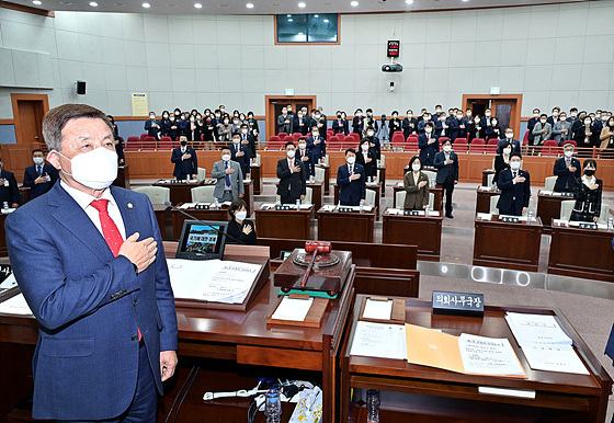 NSP통신-강릉시의회가 제1차 본회의를 열고 25일간의 의사 일정에 돌입했다. (강릉시의회)