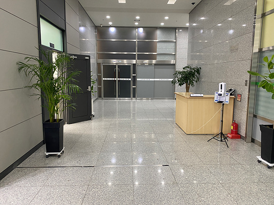 NSP통신-시장실 앞 출입통제장치가 철거된 모습. (원주시)