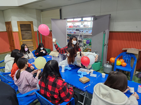 NSP통신-대곶초 학생들이 융합체험 한마당에 참여하고 있다. (김포교육지원청)