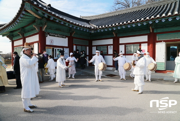 NSP통신-안동시는 지난 1일 하회마을에서 하회별신굿탈놀이 유네스코 인류무형문화유산 등재 기념행사를 개최했다. (안동시)