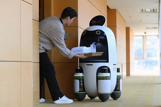 NSP통신-현대차그룹에서 공개한 실내·외에서 서비스되는 배송 로봇