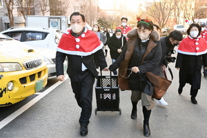 [NSP PHOTO]이재준 수원시장, 사랑의 김장김치 배달