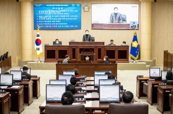 NSP통신-안산시의회가 16일 제279회 제2차 정례회 제3차 본회의를 끝으로 2차 정례회 의사일정을 마쳤다. 사진은 이날 본회의 모습. (안산시의회)