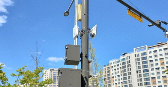 NSP통신-성남시 수정구 위례 창곡천 일대에 설치된 공공와이파이 접속장치 모습. (성남시)