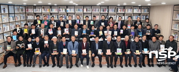 NSP통신-경상북도는 27일 도청 안민관 1층 열린도서관에서 한 해를 마무리하는 2022년 마지막 공공기관장 확대 간부회의를 개최했다. (경상북도)