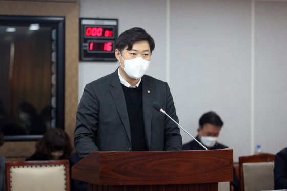 NSP통신-김동은 수원시의원이 발언을 하고 있다. (수원시의회)