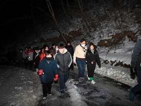 [NSP PHOTO]서거석 전북교육감, 진안 초등학생들과 마이산 등반