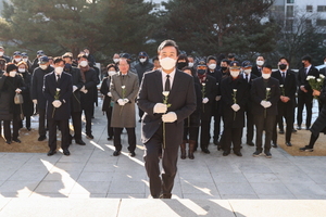 [NSP PHOTO]김성제 의왕시장, 현충탑 신년 참배