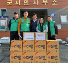 [NSP PHOTO]영암군 군서면 새마을협의회, 라면 나눔으로 따뜻한 동행