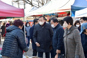 [NSP PHOTO]담양군 이병노 군수,  담양 전통시장 찾아 새해 첫 소통행보 실시