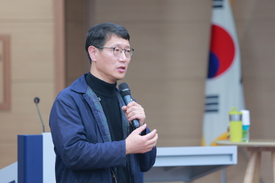 NSP통신-김진해 경희대 교수가 강의를 하고 있다. (원광디지털대학교)