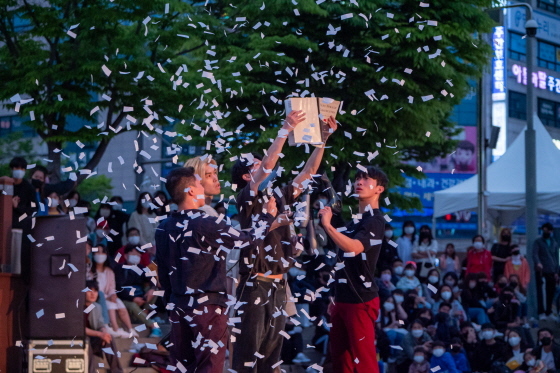 NSP통신-제18회 안산국제거리극축제 국내공식참가작 초인 멜랑콜리댄스컴퍼니. (안산문화재단)