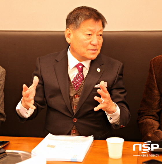NSP통신-9일 오후 5시 서울시 종로구 모처에서 박지곤 보석디자인 세계명인이 8000억원 상당의 보석을 강탈해간 사건에 대해 기자회견을 하고 있다.