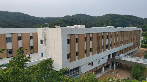 NSP통신-2022년 준공 건축물인 용인 소방학교 후생관 전경. (경기도)