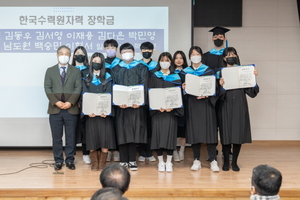 [NSP PHOTO]월성원전본부, 주변지역 학교 졸업생 대상 장학금 전달