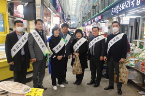 [NSP PHOTO]평택시의회, 설 맞아 전통시장 찾아 시민들과 소통