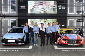 [NSP PHOTO]현대차, 2022 WTCR 더블 챔피언 기념 임직원 대상 드라이버와의 만남