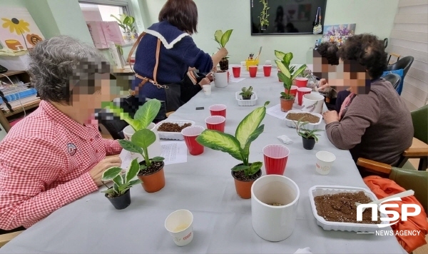 NSP통신-울진군 치매안심센터는 6일부터 오는 24일까지 치매 예방 교실과 치매 환자 쉼터 프로그램 참여자를 모집한다. (울진군)