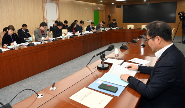 NSP통신-경상북도는 9일 김학홍 행정부지사 주재로 군위군 대구시 편입 준비상황 보고회를 열고 본격적인 준비에 들어갔다. (경상북도)