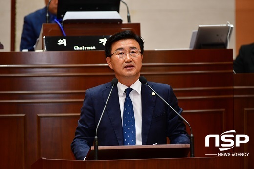 NSP통신-14일 유의식 완주군의회 의원이 제274회 임시회에서 5분 발언을 하고 있다.