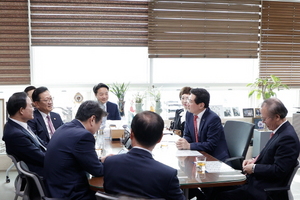 [NSP NEWS Image]이상일 용인특례시장, 민주평통 등 4대 단체 지도자들과 환담