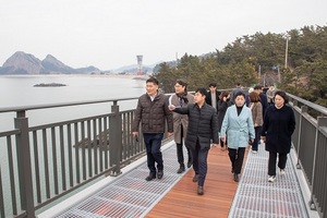 [NSP PHOTO]군산시의회 행복위, 금강호 국민여가캠핑장·장자교 스카이워크 현장방문