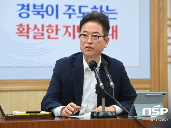 NSP통신-이철우 경상북도지사는 21일 간부회의에서 인공지능 플랫폼인 챗 GPT를 업무에 적극 활용해 공무원은 현장의 목소리를 듣고 창의적인 정책을 수립하는데 집중하라고 지시했다. (경상북도)