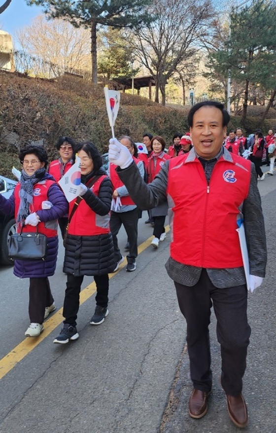 NSP통신-일본 규탄행사 후 거리 캠페인 활동을 하는 의왕지회 회원들