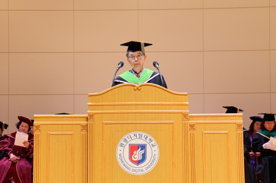 NSP통신-훈사를 낭독 중인 김규열 총장. (원광디지털대학교)