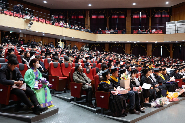 NSP통신-학위수여식에 참석한 졸업생들의 모습. (원광디지털대학교)