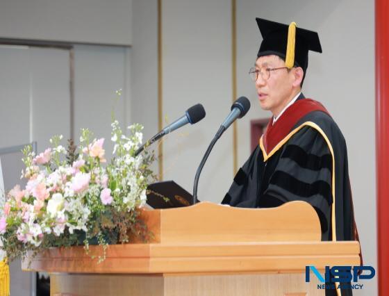 NSP통신-김윤철 원광디지털대 제7대 총장이 취임사를 하고 있다. (원광디지털대학교)