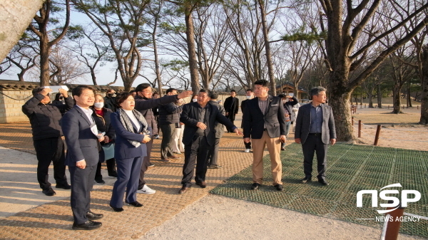 NSP통신-경주시의회 문화도시위원회는 지난 6일 경주 대표사적지인 대릉원 개방 특별사업 추진상황 점검을 위해 현장방문을 실시했다. (경주시의회)