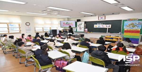 NSP통신-경상북도교육청은 신학기를 맞이해 선생님이 교육 활동에 집중할 수 있도록 3월을 모든 교사 출장 없는 달로 정해 안정적인 신학기 운영을 위한 여건을 조성한다고 8일 밝혔다. (경상북도교육청)