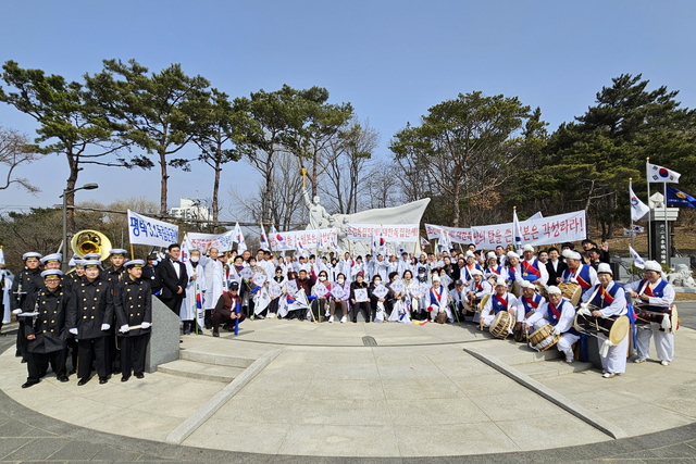 NSP통신-평택3.1독립만세운동 104주년 기념 행사 단체 기념촬영 모습. (평택시)