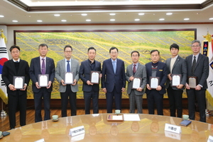 [NSP PHOTO]경주시, 지방세 성실납세자에 감사패 전달