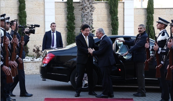 NSP통신-김진표 국회의장이 모하메드 쉬타예 팔레스타인 총리를 방문하고 있다. (국회의장 공보수석실)