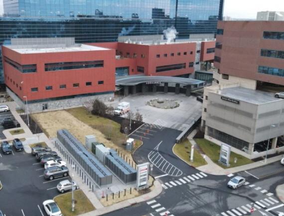 NSP통신-SK에코플랜트 아메리카스가 미국 스탬퍼드 병원(Stamford Hospital) 입구에 설치한 연료전지 발전소 전경 (사진 = SK에코플랜트)