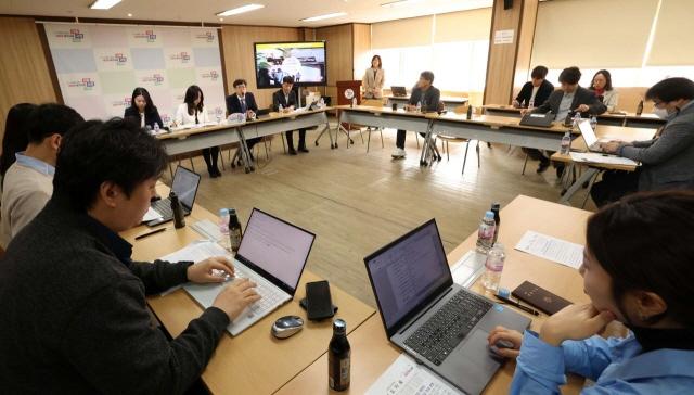 NSP통신-학교급식 관련 회의 모습. (사진 = 경기도교육청)