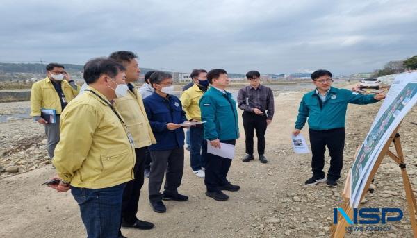 NSP통신-포항시는 지난 22일 행정안전부, 경상북도와 함께 지난해 태풍 힌남노로 피해를 입은 현장에 대해 합동 점검을 실시했다고 밝혔다. (사진 = 포항시)
