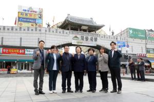 [NSP PHOTO]수원시의회 기획경제위, 전통시장 등 현장 점검