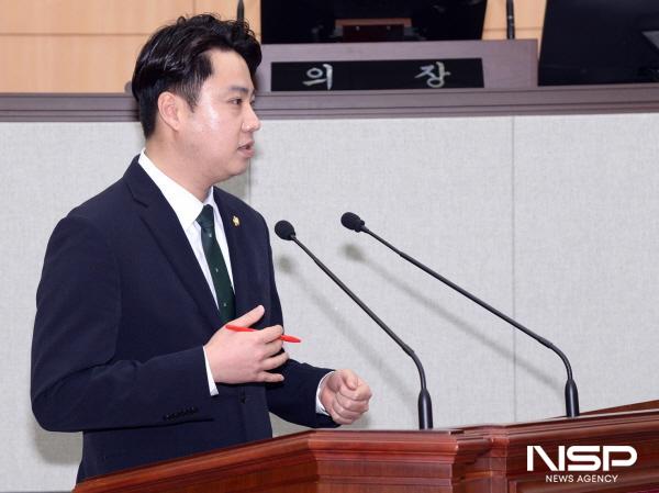 NSP통신-이석주 의원이 제227회 여수시의회 임시회 2차 본회의에서 시정 질의를 하고 있다. (사진 = 여수시의회)