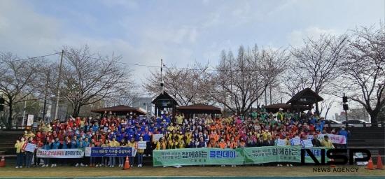 NSP통신- (사진 = 15개 사회단체 회원 봄맞이 대청결 활동)