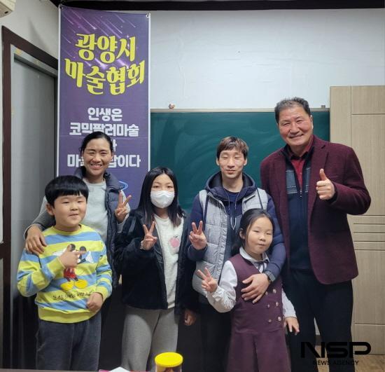 NSP통신- (사진 = 광양시마술협회 공연후 기념 찰영)