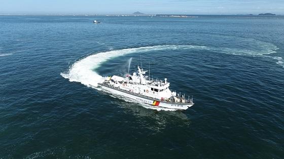 NSP통신-군산해경 형사기동정인 P-120정이 순찰을 하고 있다