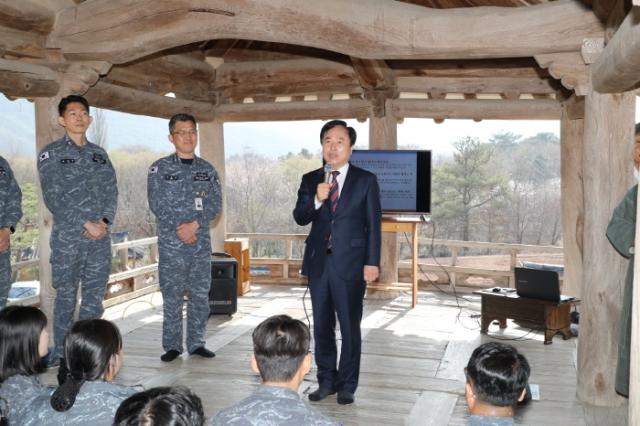 -안동시 자매함인 해군 서애류성룡함(함장 백준철) 승조원 71명이 29일부터 30일까지 하회마을에서 서애정신 함양 프로그램에 참가했다. (사진 = 안동시)
