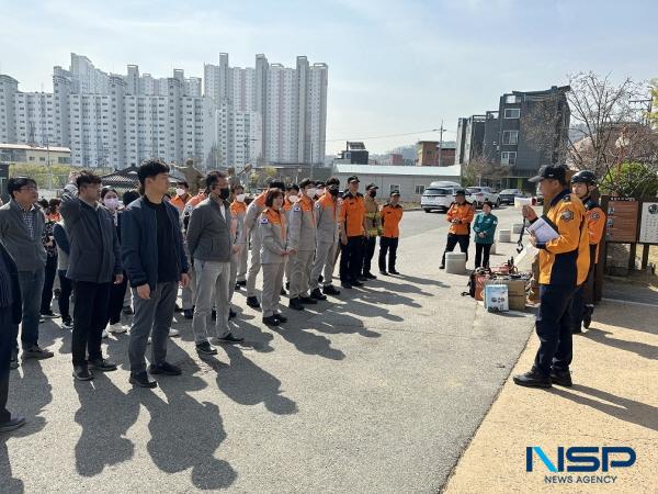 NSP통신-구미시는 30일 박정희대통령생가 및 생가 주변야산 화재 발생 대비 초동 대응능력 배양을 위해 구미소방서와 합동으로 소방훈련을 실시했다. (사진 = 구미시)