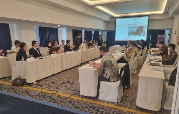 NSP통신-인도네시아 후속사업 사전타당성 조사 착수회의에 참가한 관계자들이 참석해 회의를 진행하고 있다 (사진 = 국토안전관리원)