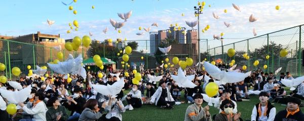 NSP통신-지난 해 강진 푸소 농박체험에 참가한 광주 국제고등학교 학생들. (사진 = 강진군)