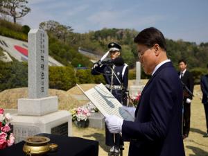 [NSP PHOTO]포스코그룹, 창립 55주년 맞아 기념행사 대신 경영진이 국립서울현충원 참배